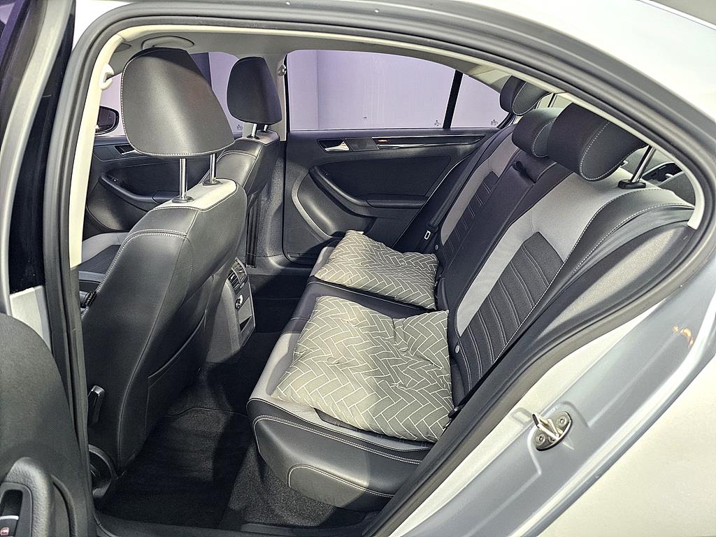 Volkswagen Jetta - Vista 9