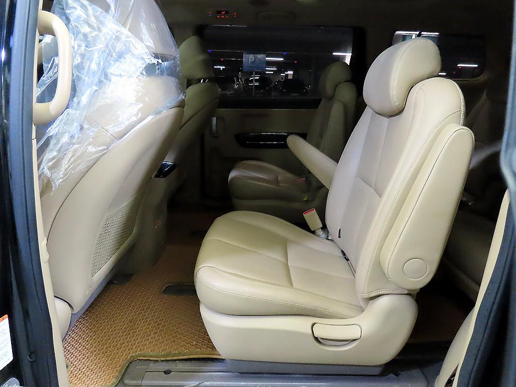 KIA Carnival - Vista 7