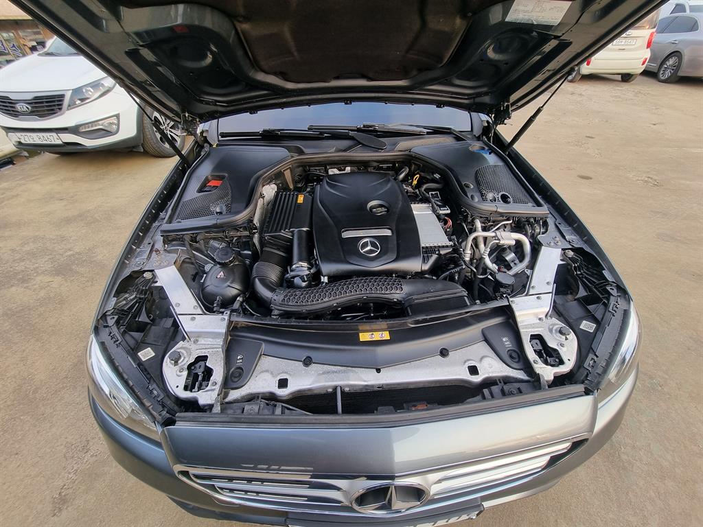 Mercedes Benz E class - Vista 10