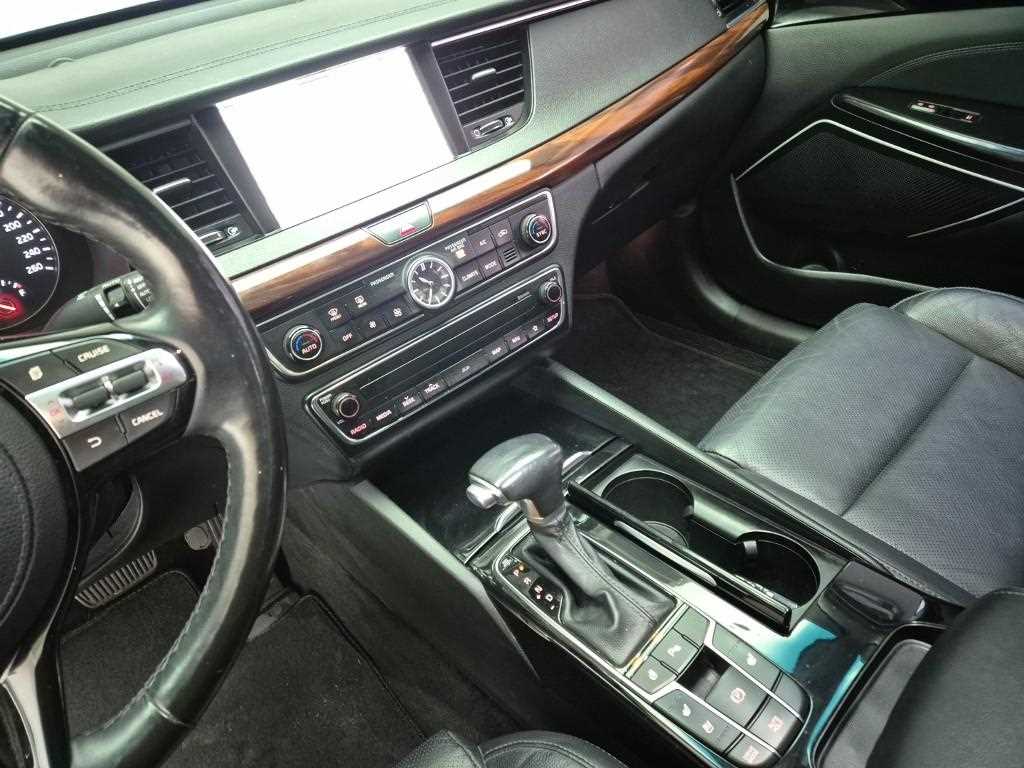KIA K7 - Vista 10