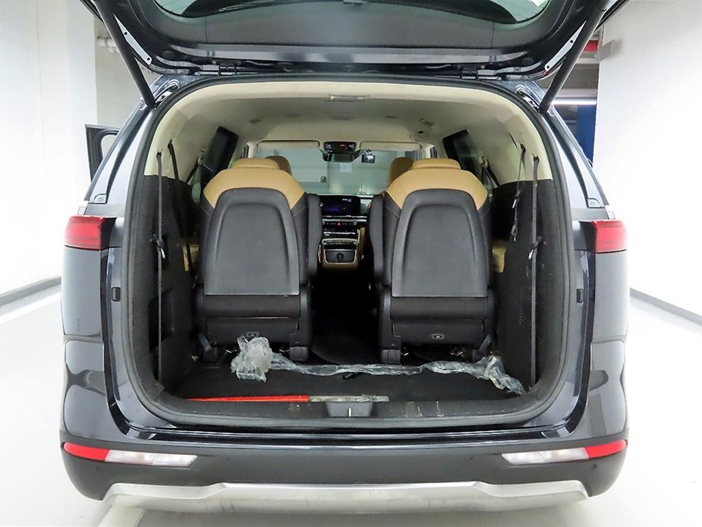 KIA Carnival - Vista 5