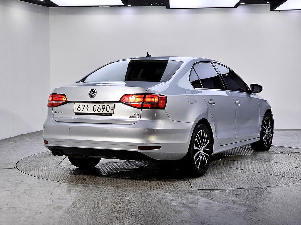 Volkswagen Jetta - Vista 4