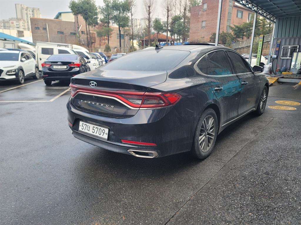 HYUNDAI Grandeur - Vista 2