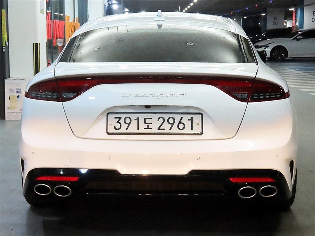KIA Stinger - Vista 5