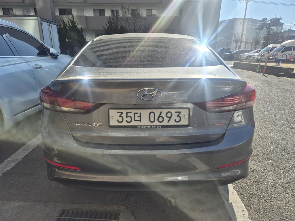 HYUNDAI Avante - Vista 4