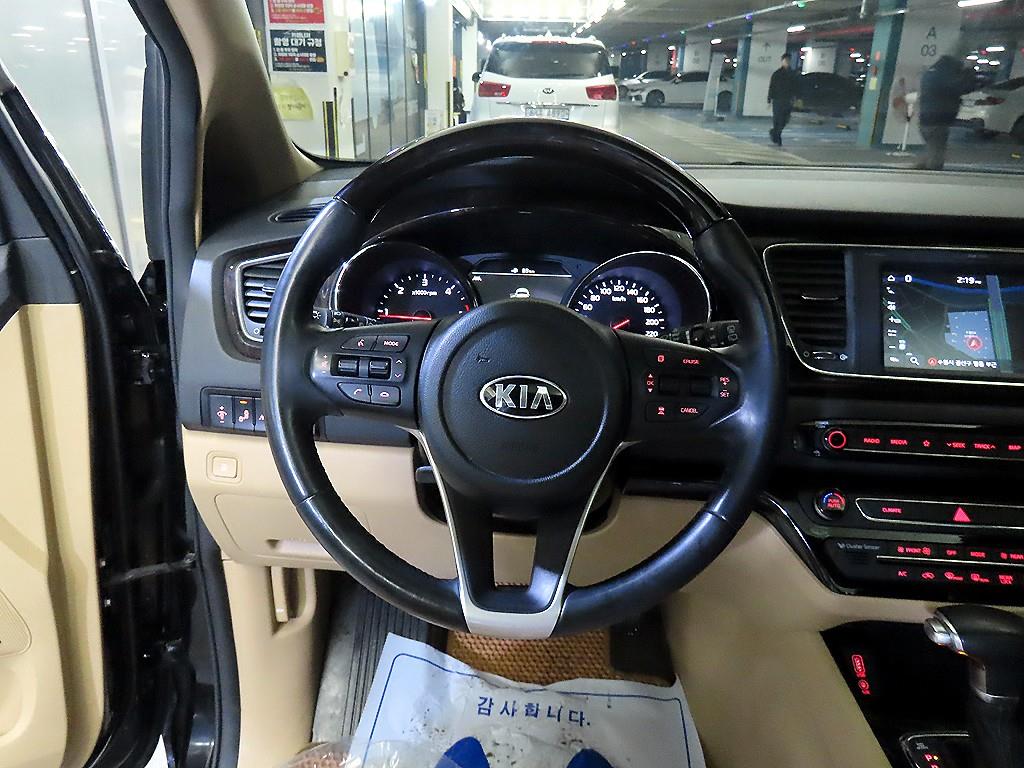 KIA Carnival - Vista 9