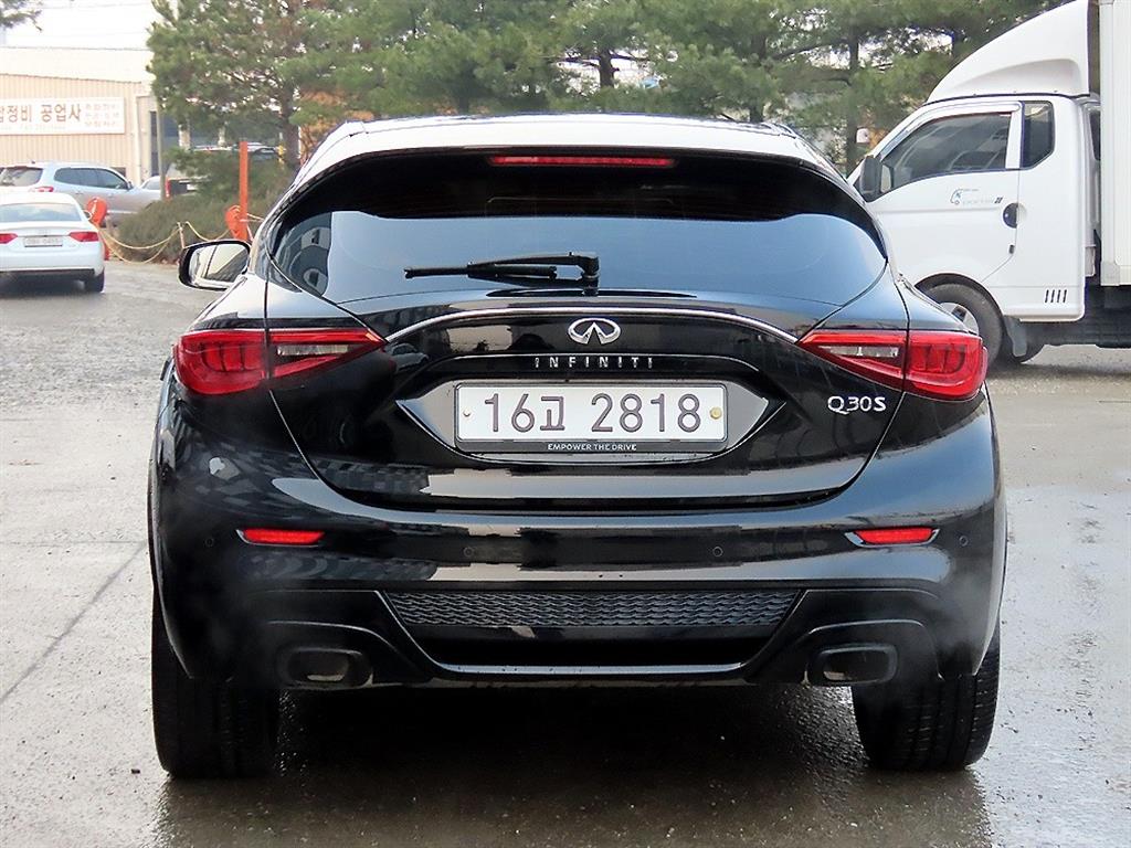 Infiniti Q - Vista 4