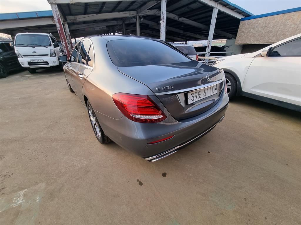 Mercedes Benz E class - Vista 12