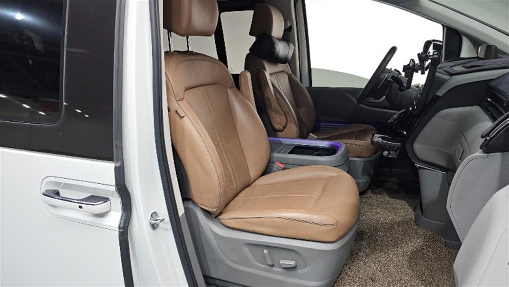 HYUNDAI Staria - Vista 10