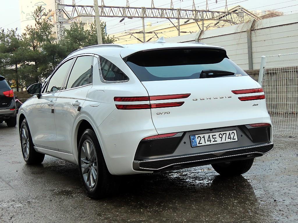 Genesis GV70 - Vista 3