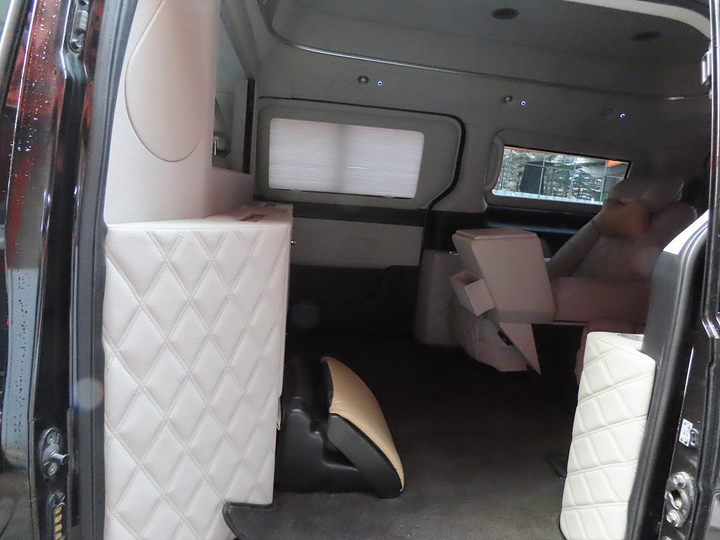 HYUNDAI Starex - Vista 6