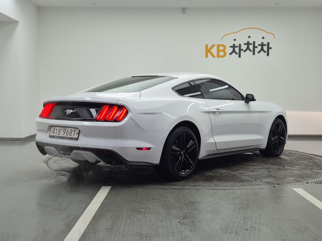 Ford Mustang - Vista 4