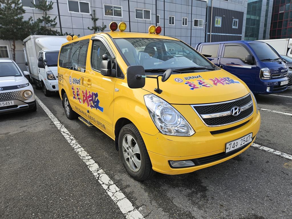 HYUNDAI Starex - Vista 2