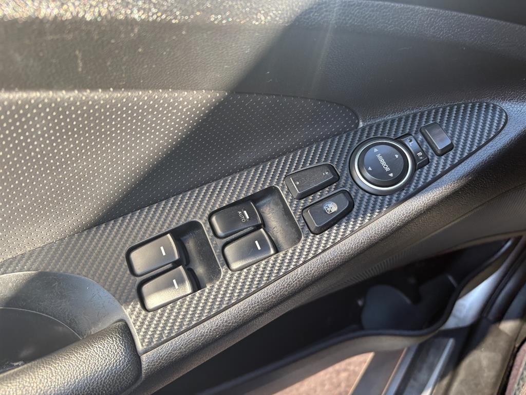 HYUNDAI Sonata - Vista 12