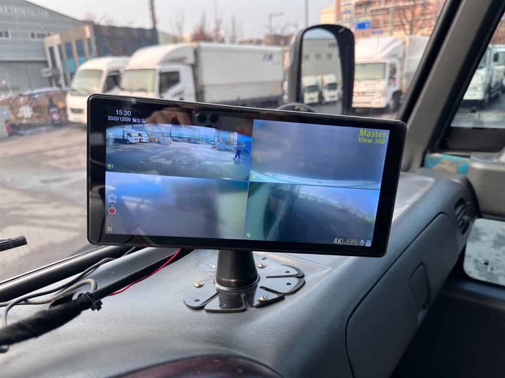 medium and large bus Hyundai bus - Vista 7