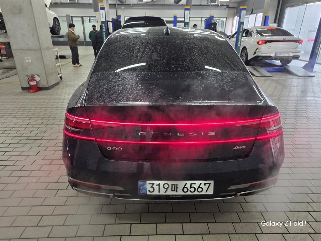 Genesis G90 - Vista 7