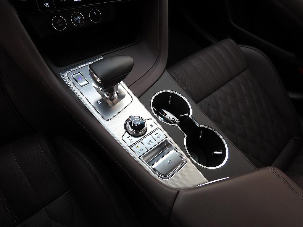 Genesis G70 - Vista 10