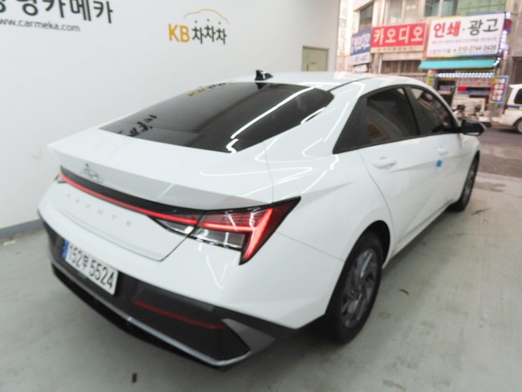 HYUNDAI Avante - Vista 4