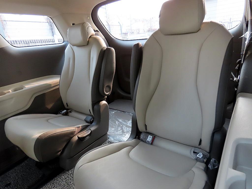 KIA Carnival - Vista 7