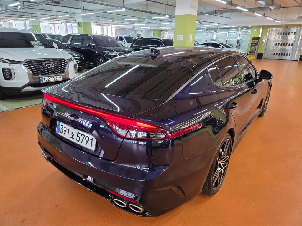 KIA Stinger - Vista 5