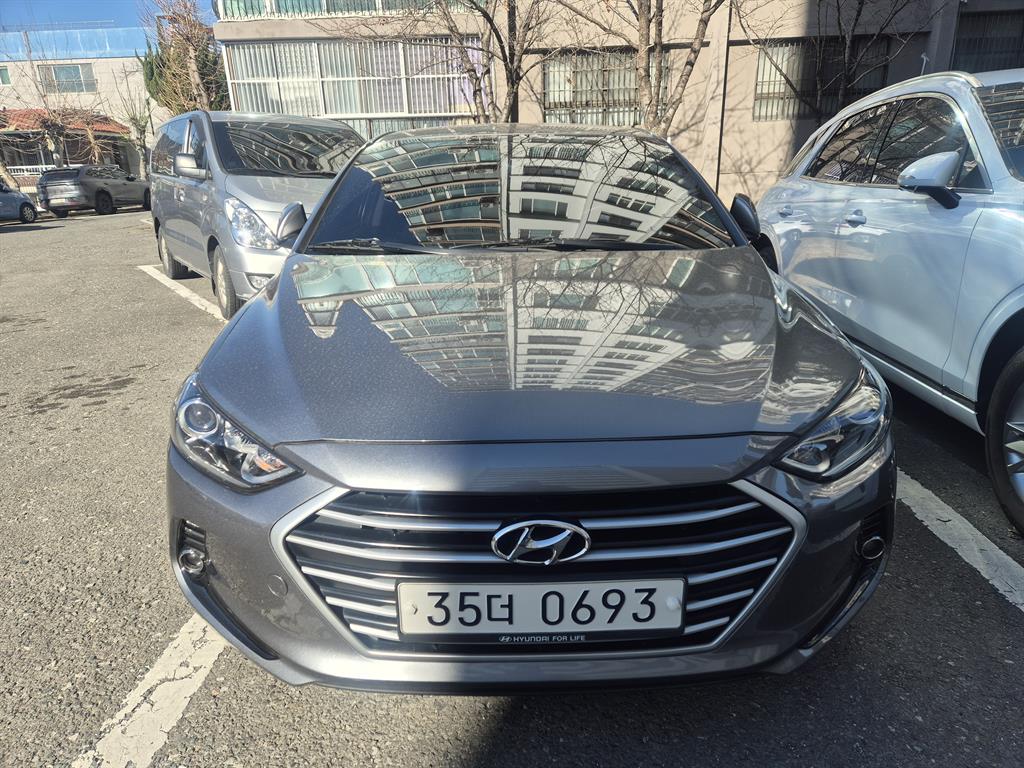 HYUNDAI Avante - Vista 2