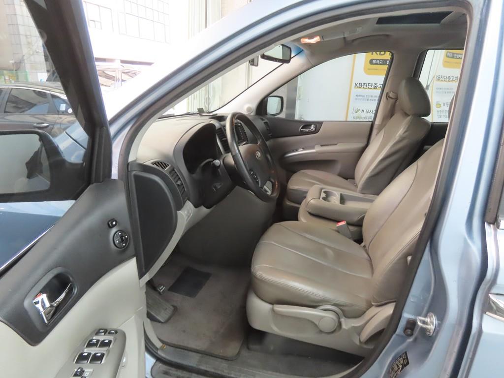 KIA Carnival - Vista 5