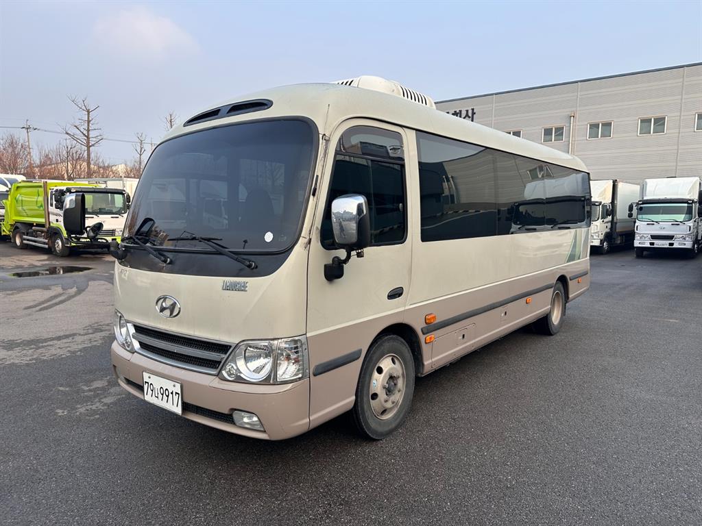 medium and large bus Hyundai bus 2015 the color of pearl - Importación desde Corea - HF Imports Iquique - Foto 1