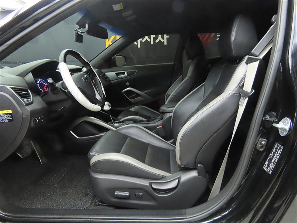 HYUNDAI Veloster - Vista 5