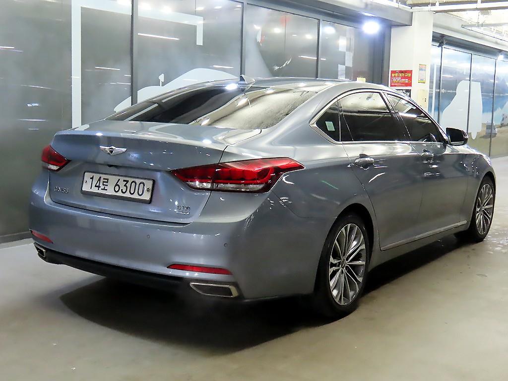 HYUNDAI Genesis - Vista 4