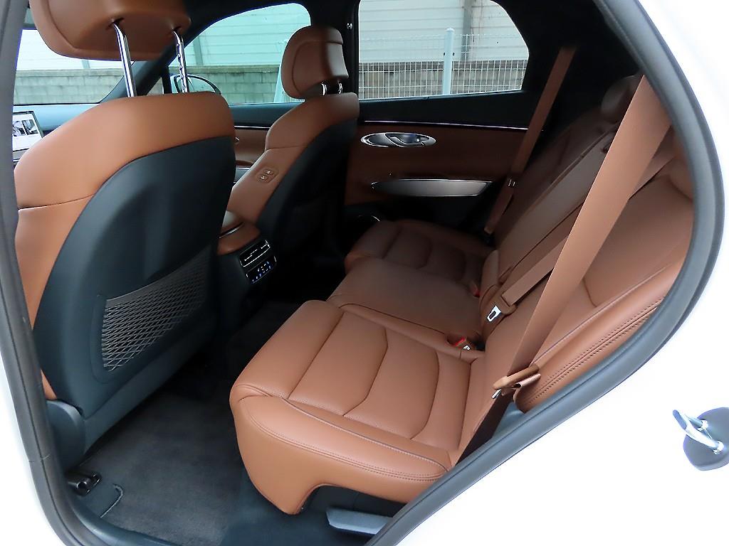 Genesis GV70 - Vista 6