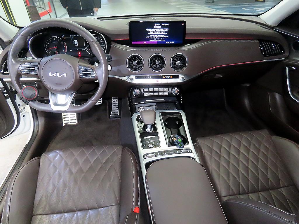 KIA Stinger - Vista 10