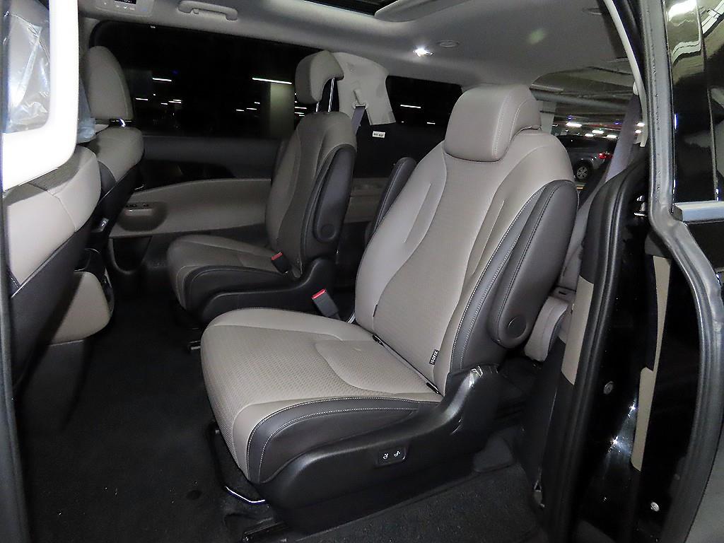 KIA Carnival - Vista 7