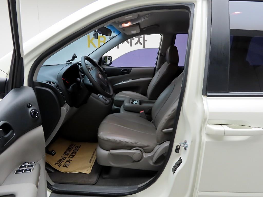 KIA Carnival - Vista 12