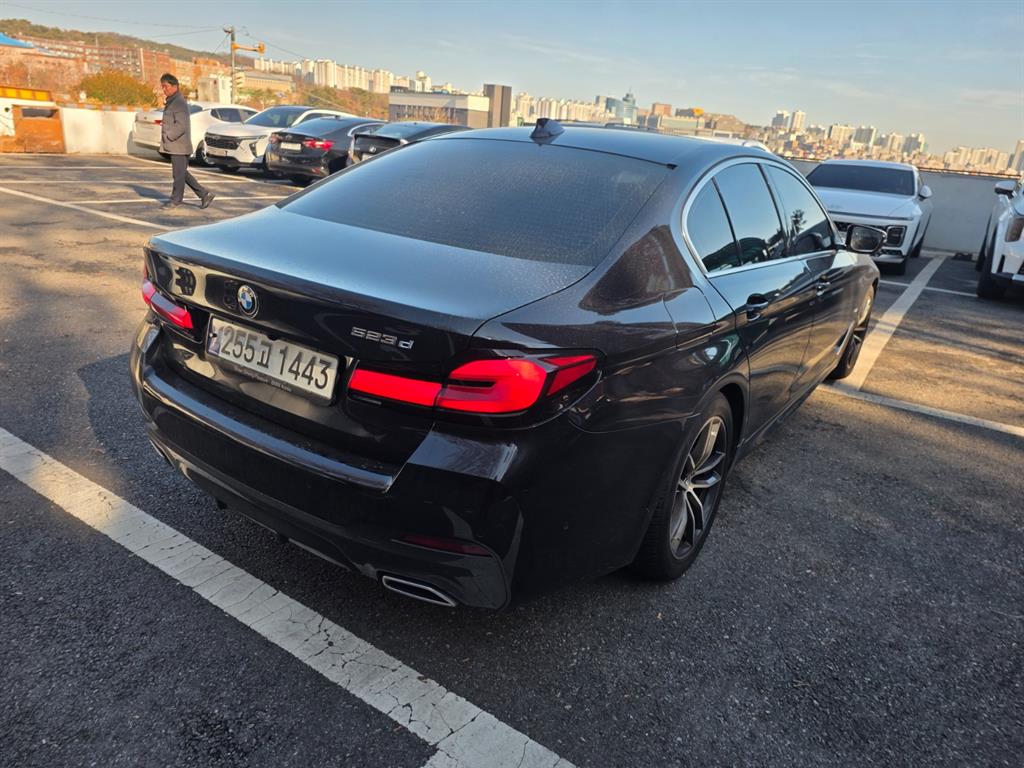 BMW 5 Series - Vista 5