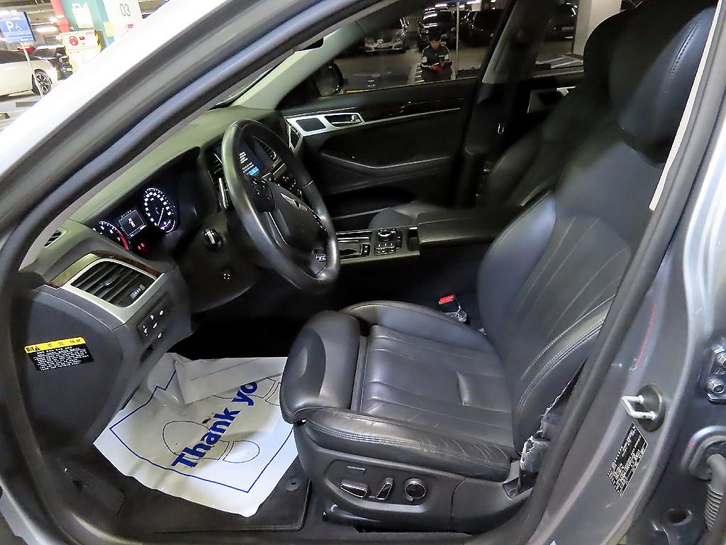 HYUNDAI Genesis - Vista 6