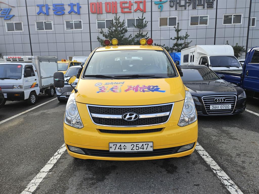 HYUNDAI Starex 2015 Amarillo - Importación desde Corea - HF Imports Iquique - Foto 1