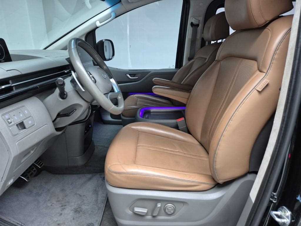 HYUNDAI Staria - Vista 11