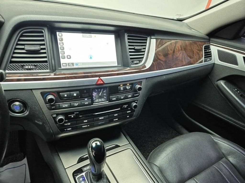 HYUNDAI Genesis - Vista 10