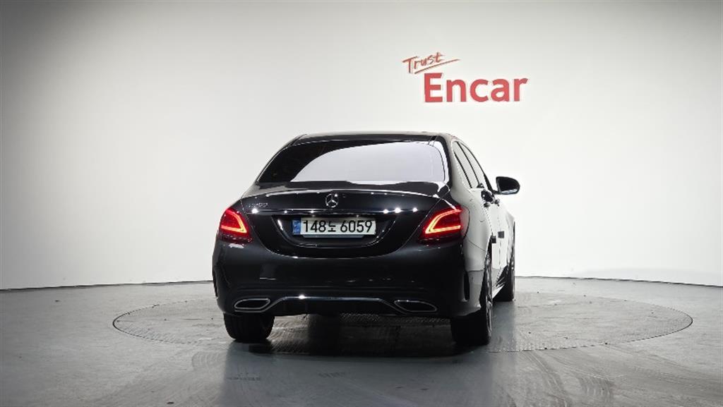 Mercedes Benz C Class - Vista 4