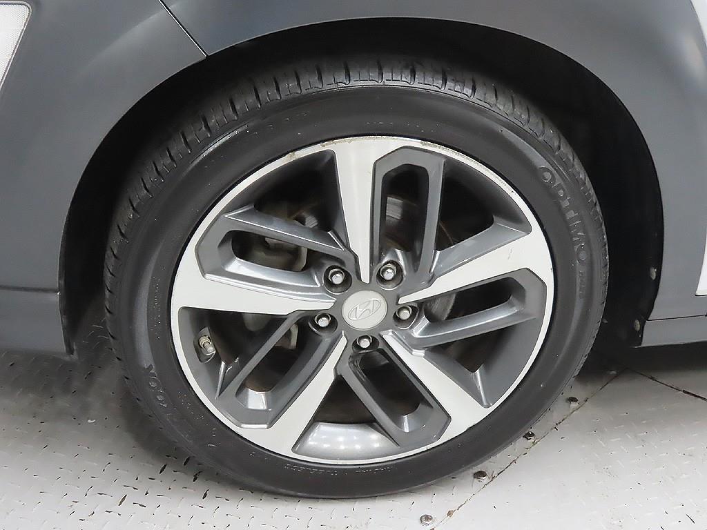 HYUNDAI Kona - Vista 9