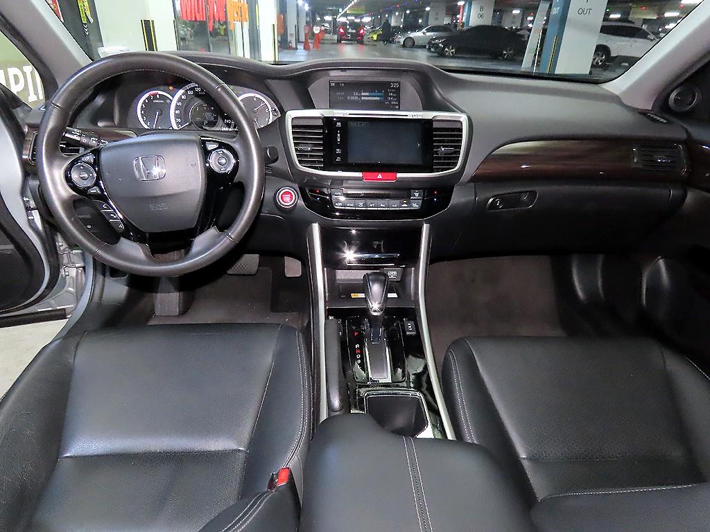 Honda Accord - Vista 9