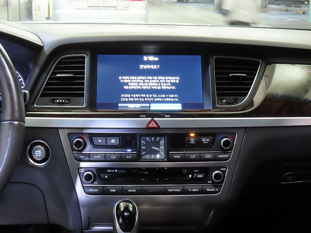 HYUNDAI Genesis - Vista 11