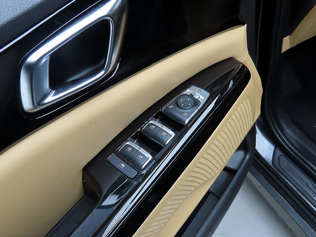 KIA Carnival - Vista 11