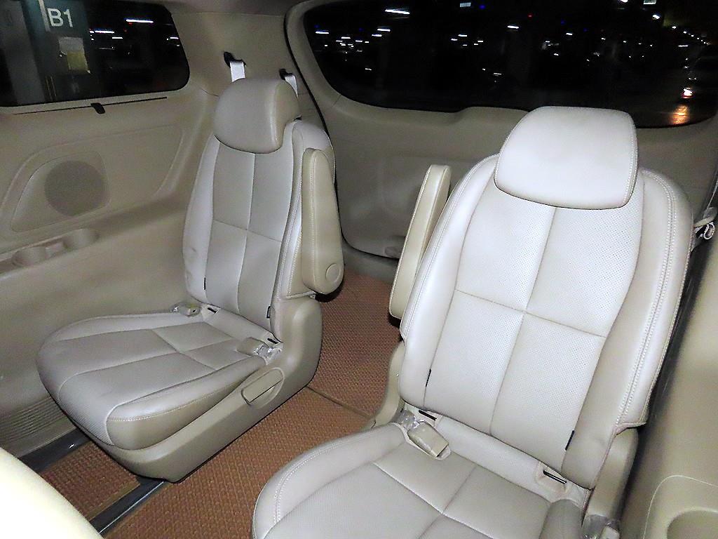 KIA Carnival - Vista 8