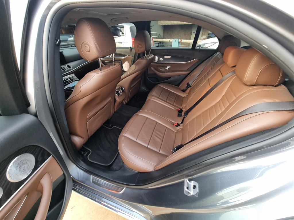 Mercedes Benz E class 2019 Gris - Importación desde Corea - HF Imports Iquique - Foto 17