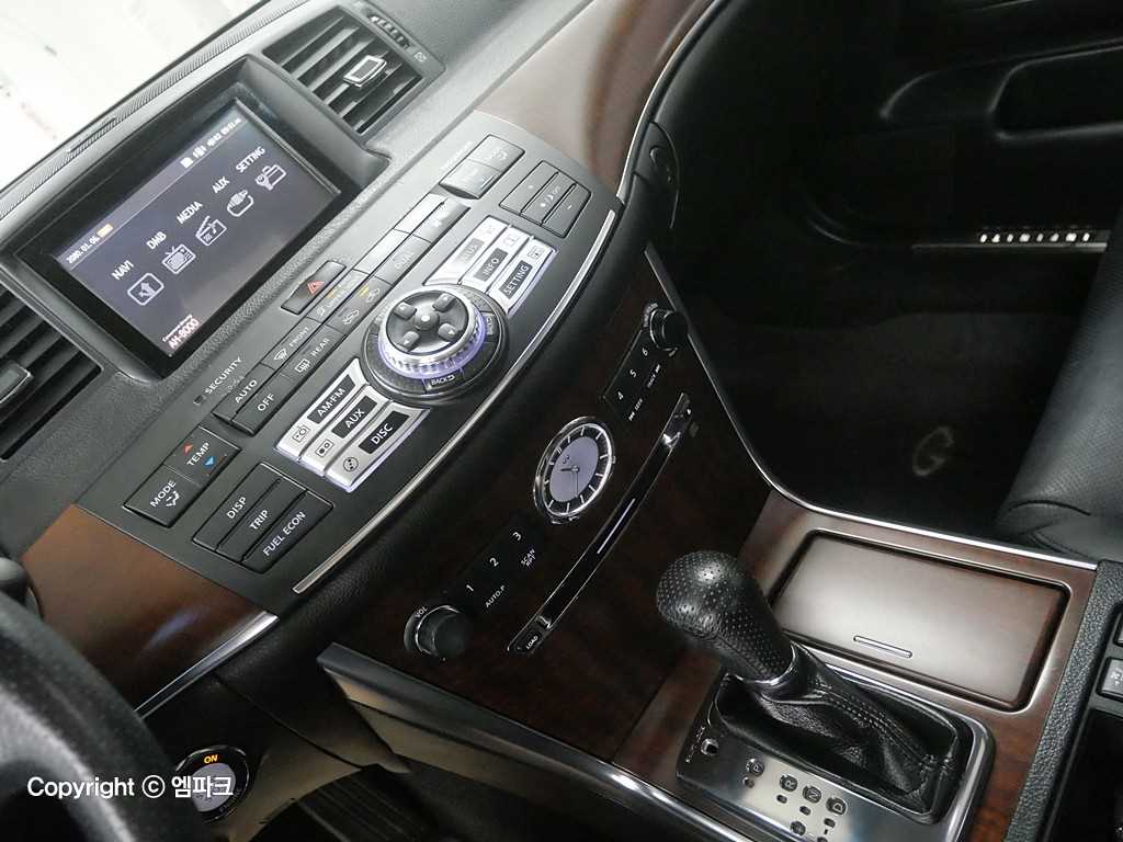 Infiniti M - Vista 9