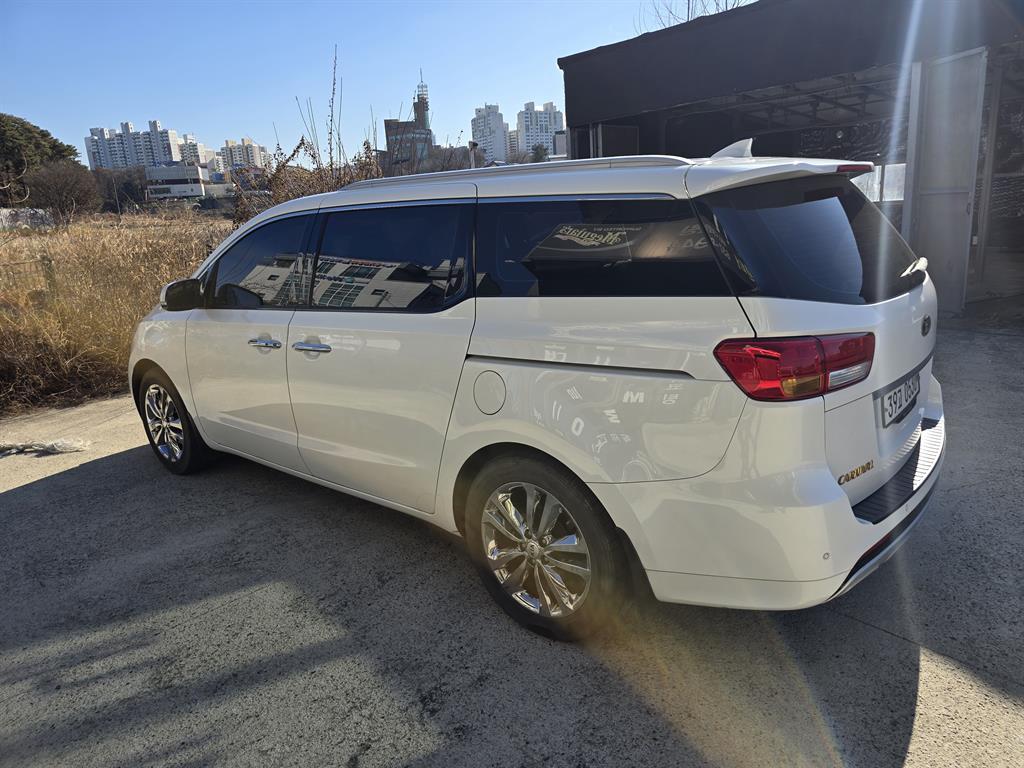 KIA Carnival - Vista 2