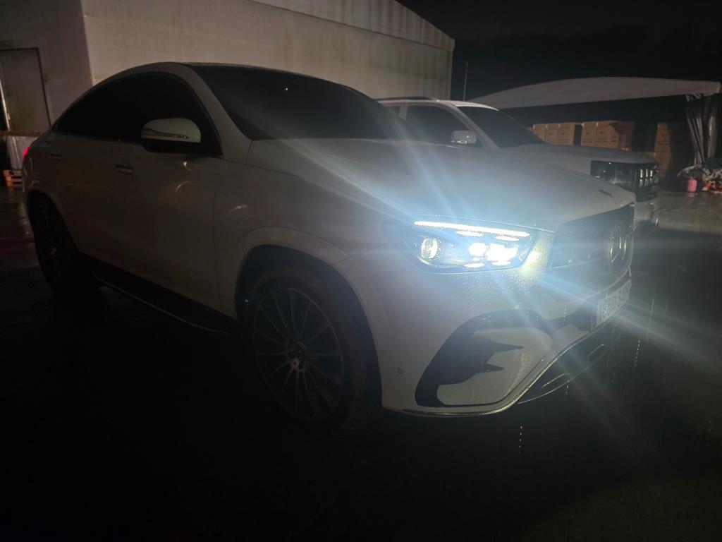 Mercedes Benz GLE Class - Vista 3