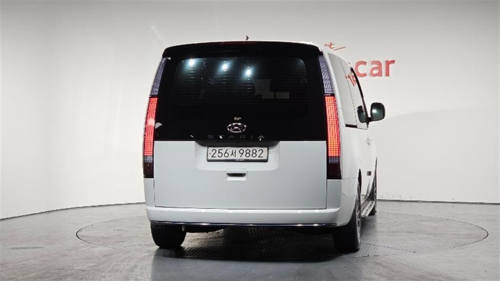 HYUNDAI Staria - Vista 4