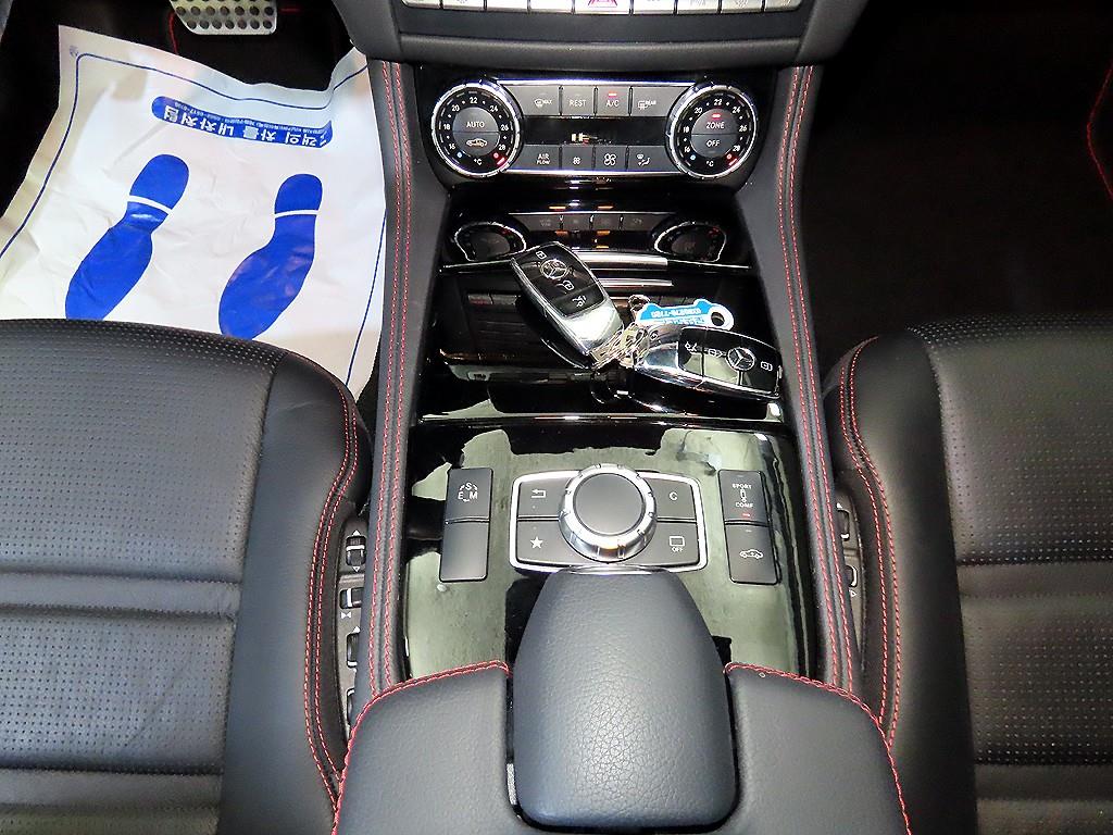 Mercedes Benz CLS Class - Vista 12